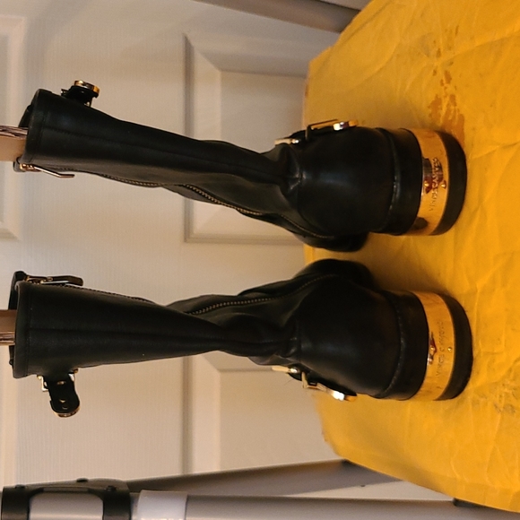 Black Vince Camuto Winchell Moto Boots - Picture 5 of 6